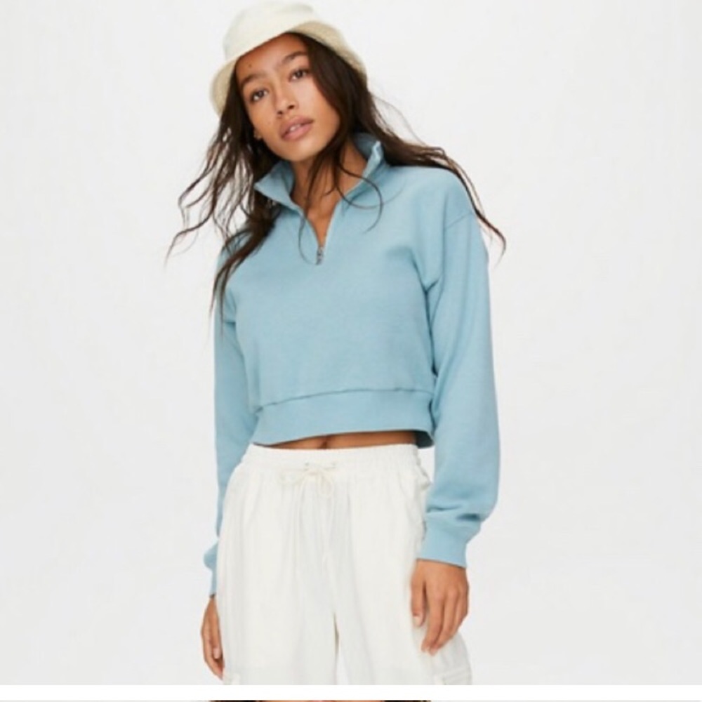 Blue cropped TNA size S half zip pullover